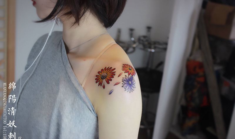 菊花纹身图片_腹部胸部纹身图案