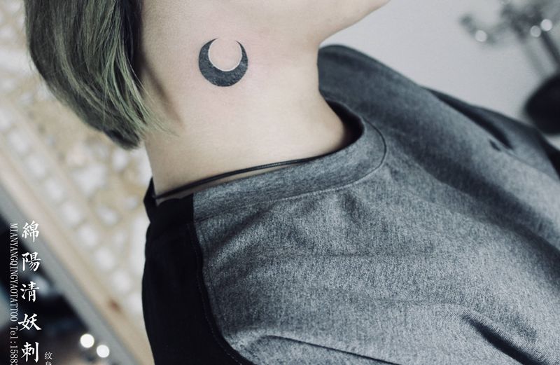 月亮纹身图片_手部脚部纹身图案