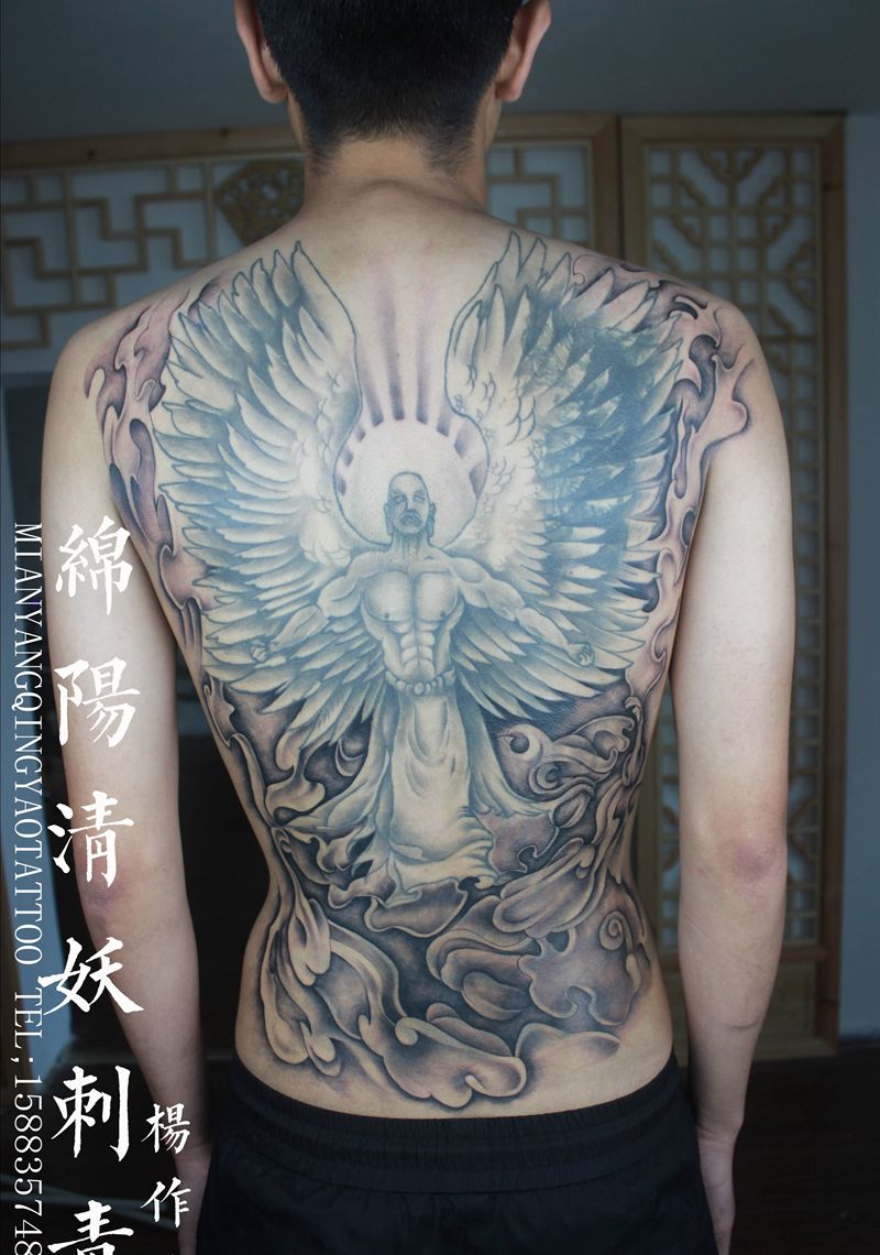 满背云雾填充纹身 店长杨作品纹身图片_背部腰部纹身图案