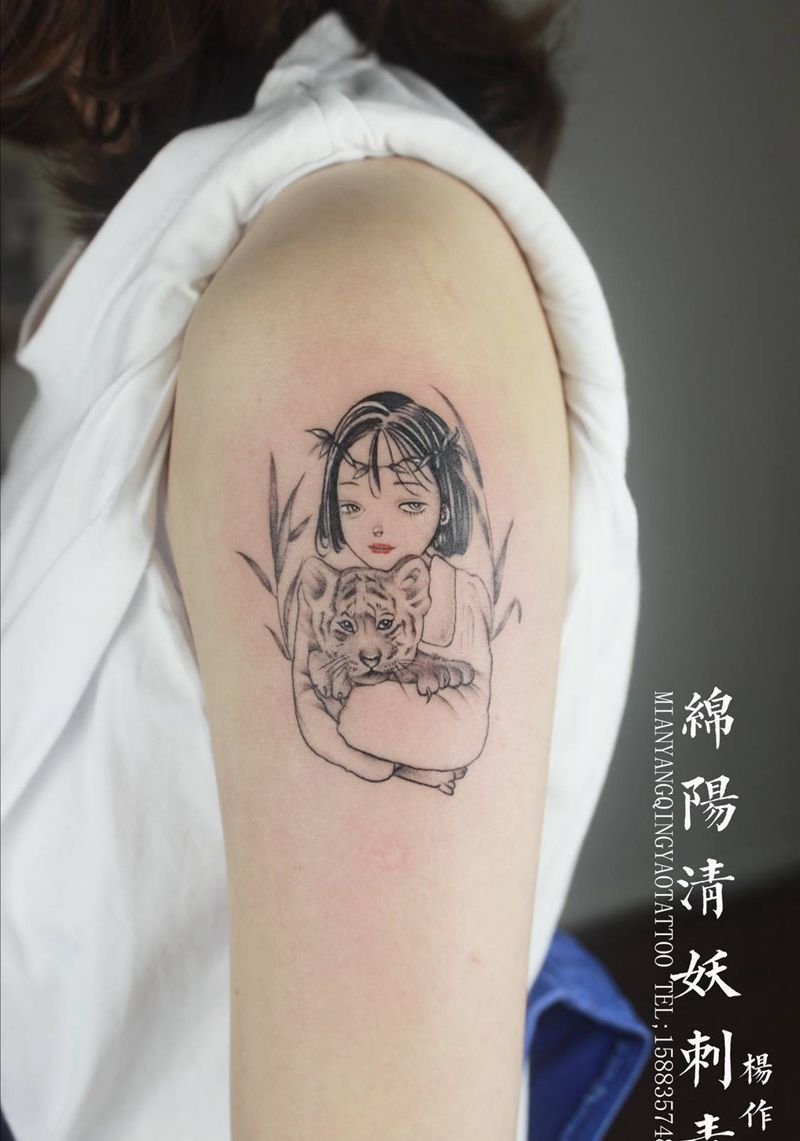 女纹身图片_臀部背部纹身图案