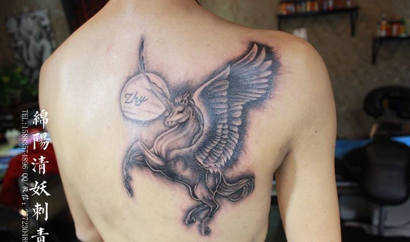 马踏斜日纹身图片