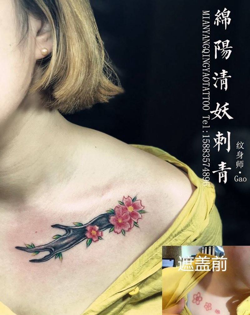 胸口锁骨桃花遮盖纹身纹身图片