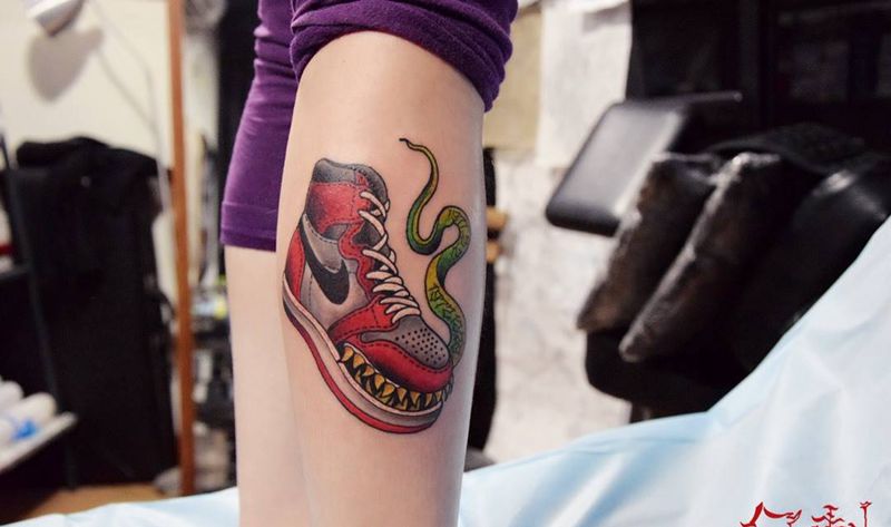 幻刺原创设计，新年得到新鞋。纹身图片