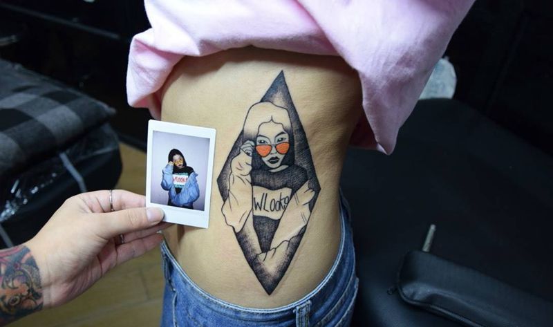 根据客人要求设计纹身图片