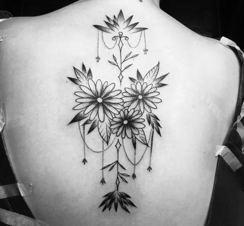 线条设计纹身图片