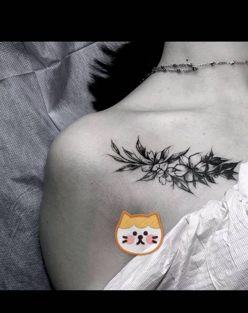 遮盖纹身图片_胸部肩部纹身图案