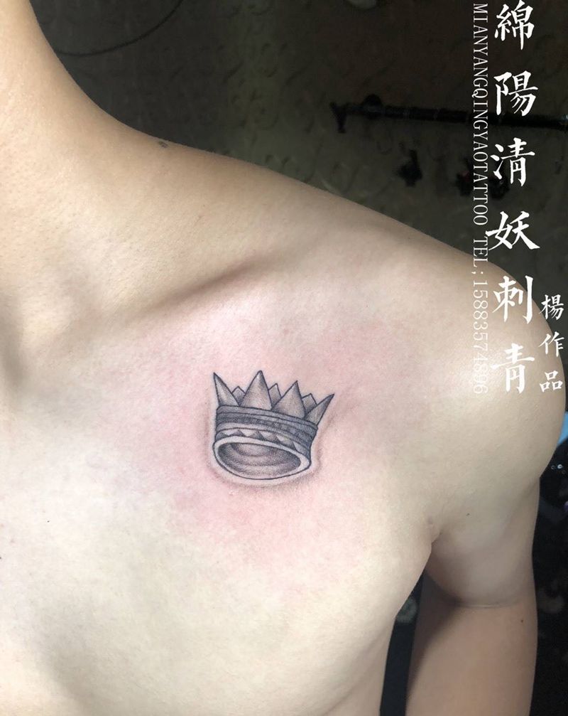 皇冠 六字真言纹身纹身图片_静物国画欧美胸部臀部插画手稿纹身图案