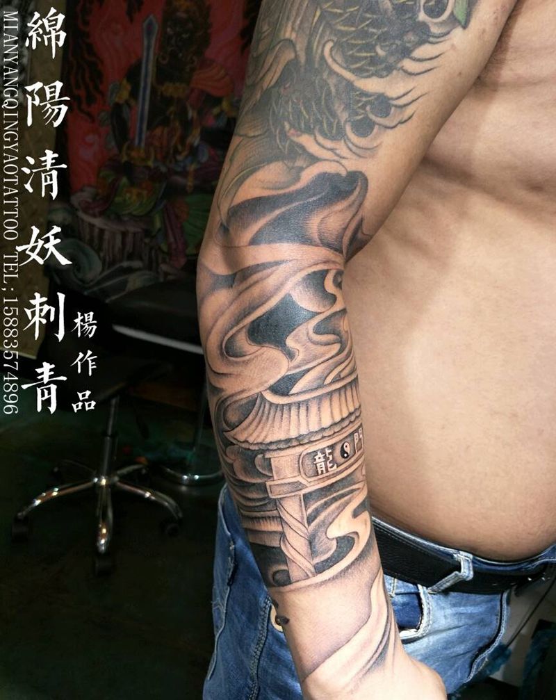 帅哥的花臂接完了，下班纹身图片_腰部背部欧美习俗肖像清新国画动物鬼神纹身图案