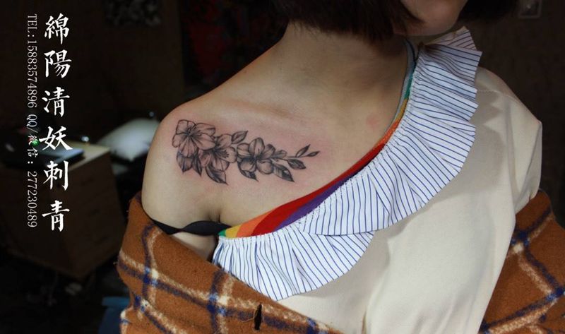 花肩纹身图片