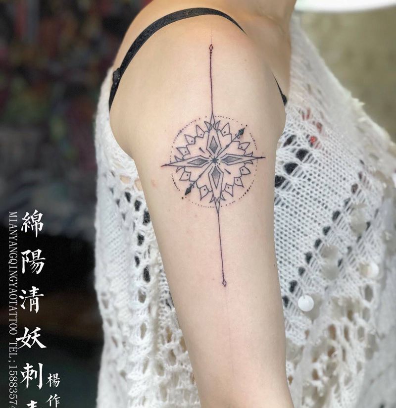 大臂梵花线条纹身，纹身师  杨作品纹身图片