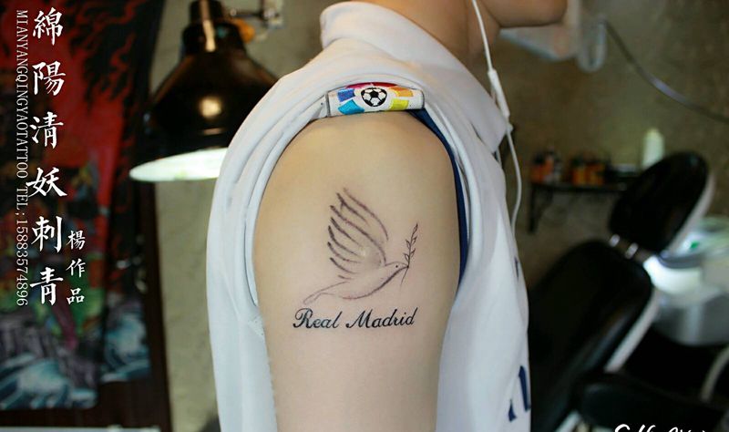 鸽子纹身纹身图片_胸部手臂腿部欧美肖像字符静物纹身图案