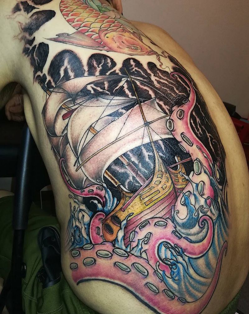 章鱼之势幻刺明媚纹身图片_传统动物原创背部成品纹身图案