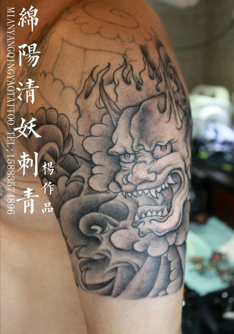 半胛修改完成三分之一纹身图片_颈部肩部腰部臀部手臂腿部肖像几何人物纹身图案