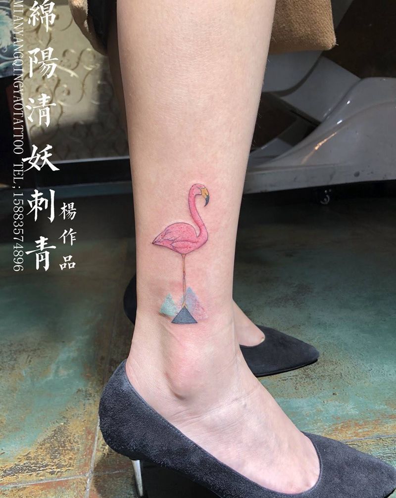 火烈鸟纹身纹身图片_贴纸习俗臀部腰部颈部肖像图腾清新手臂纹身图案