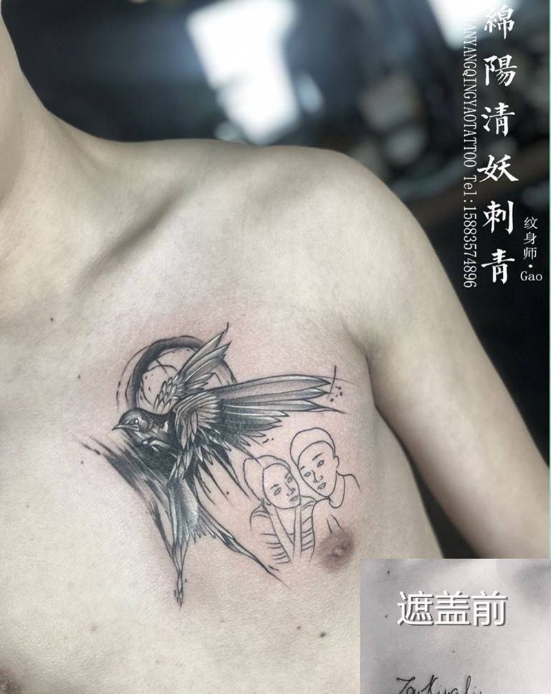 胸口字母遮盖＋简笔人像纹身纹身图片