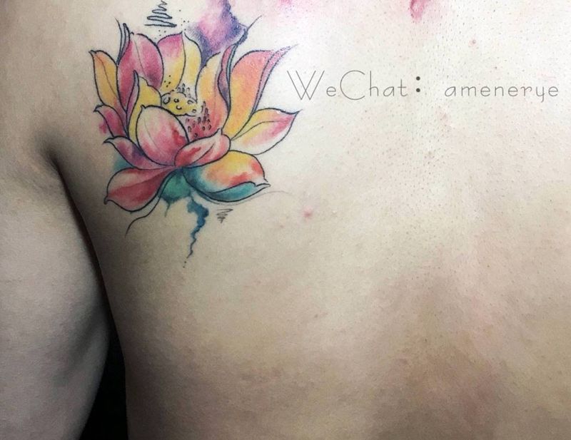 恢复好的水彩莲花纹身图片