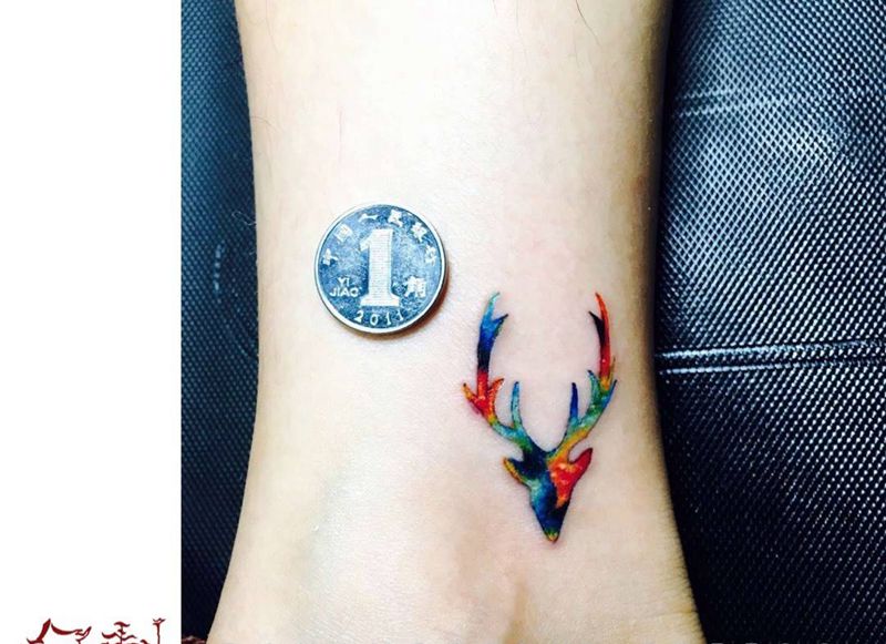 星空鹿脸。纹身图片