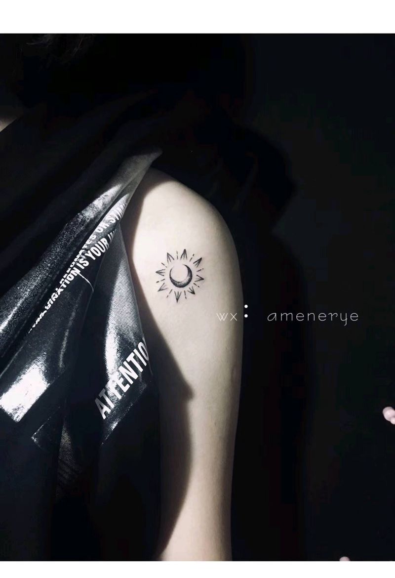 日月可鉴纹身图片