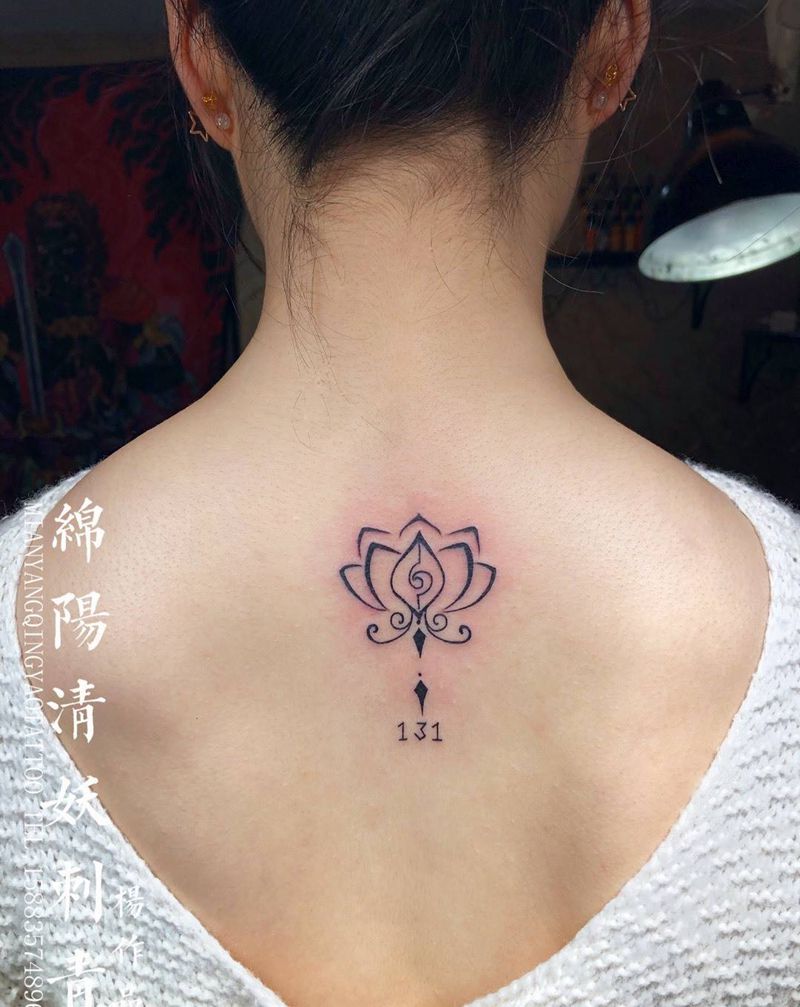 后背莲花纹身，美背纹身图片