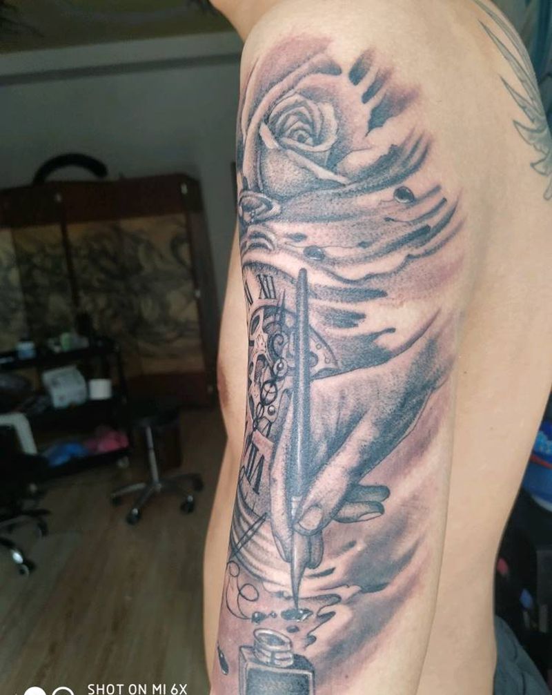 抓住时间学习纹身图片_手臂欧美写实点刺纹身图案