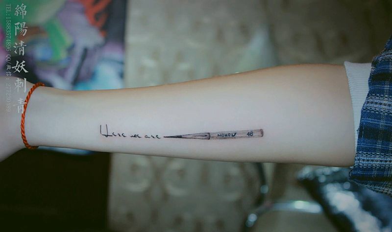 英文小清新纹身纹身图片_臀部腿部脚部几何静物纹身图案