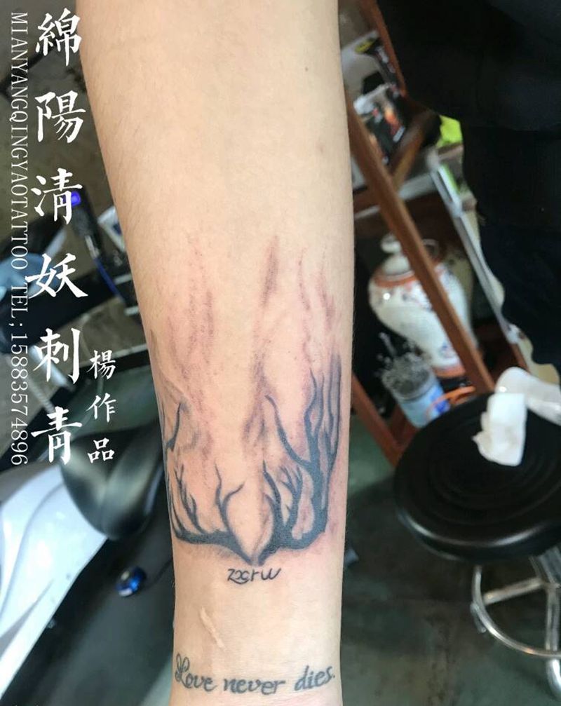 鹿角纹身，帅哥第二次来了，下面纹身图片_手臂习俗写实几何动物人物纹身图案