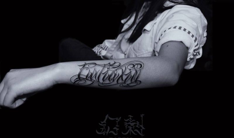 原设英文花体纹身图片