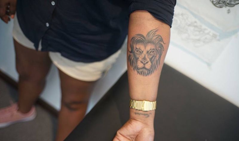 写实狮子纹身图片