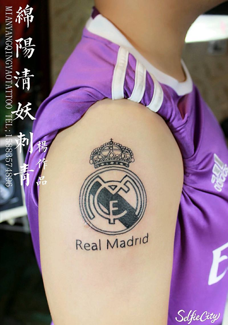 帅哥的队徽纹身纹身图片_肩部手臂腿部欧美习俗清新写实国画贴纸几何纹身图案