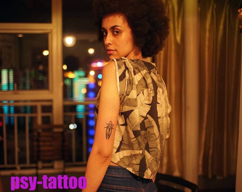 外国妹子喜欢小知了纹身图片