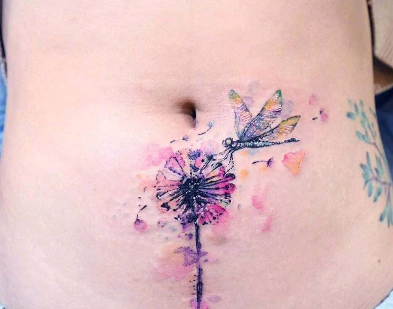 彩色花及蜻蜓纹身图片