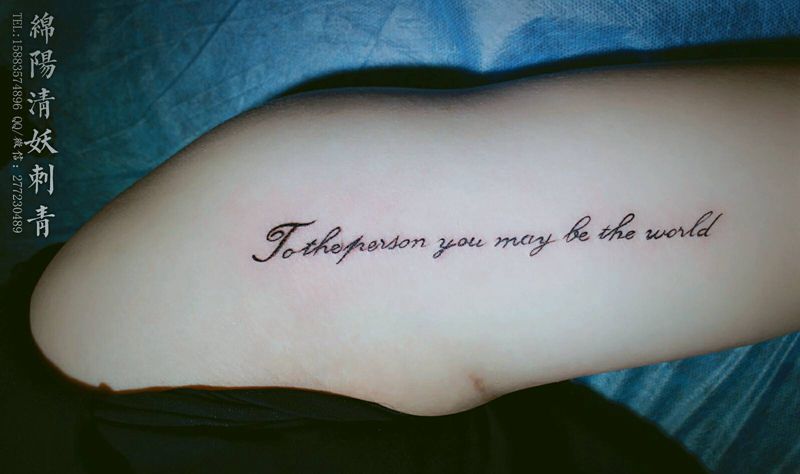 字母纹身纹身图片_肩部腹部腿部传统清新贴纸人物插画纹身图案