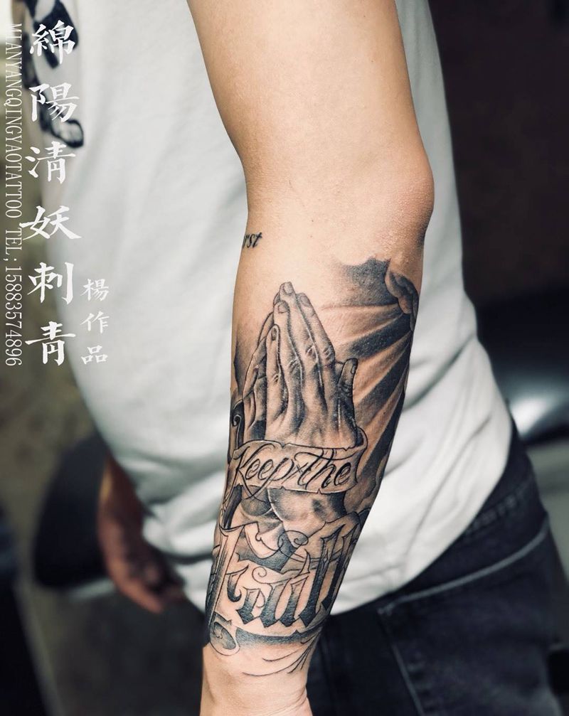 祈祷之手纹身图片