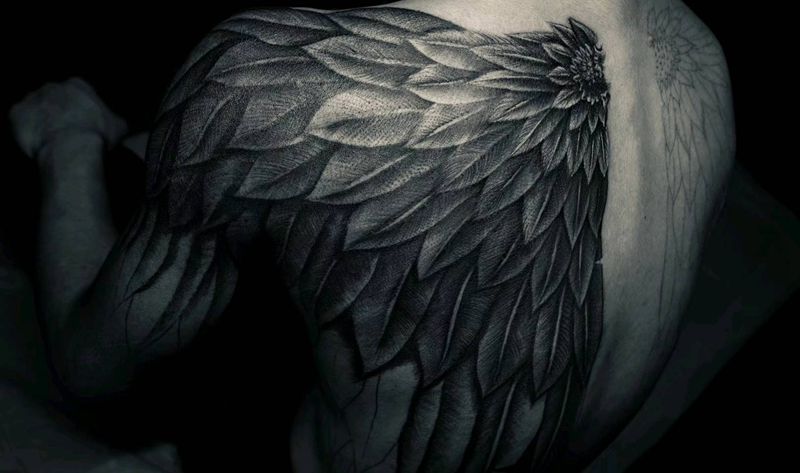 恶魔翅膀完成中纹身图片