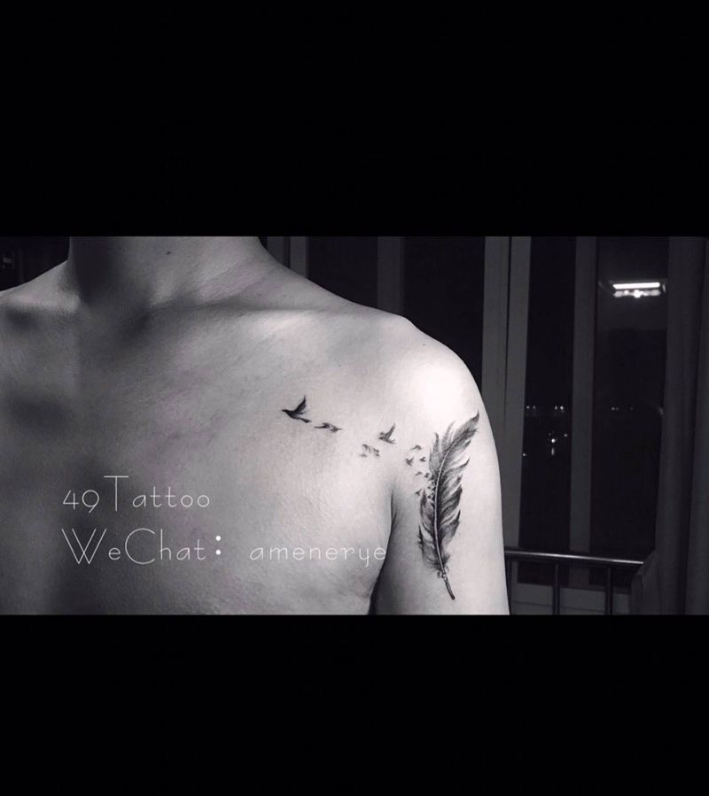 羽毛纹身图片_成品手部写实静物羽毛纹身图案