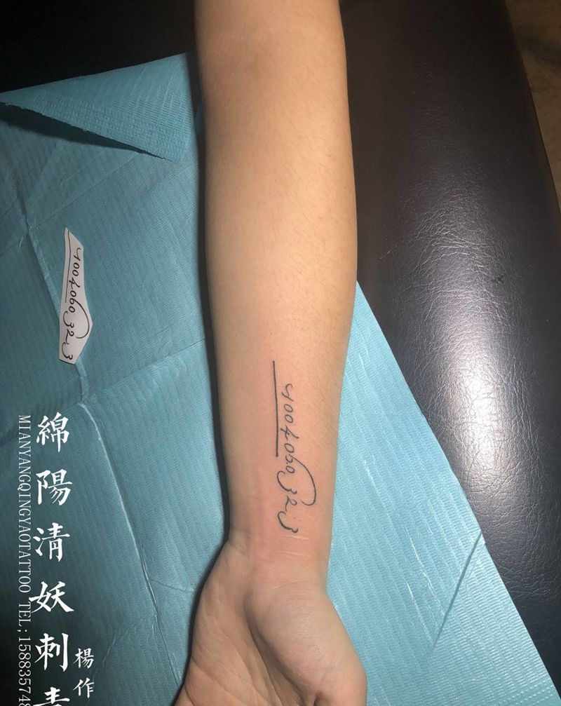 手臂字母纹身 杨作品纹身图片