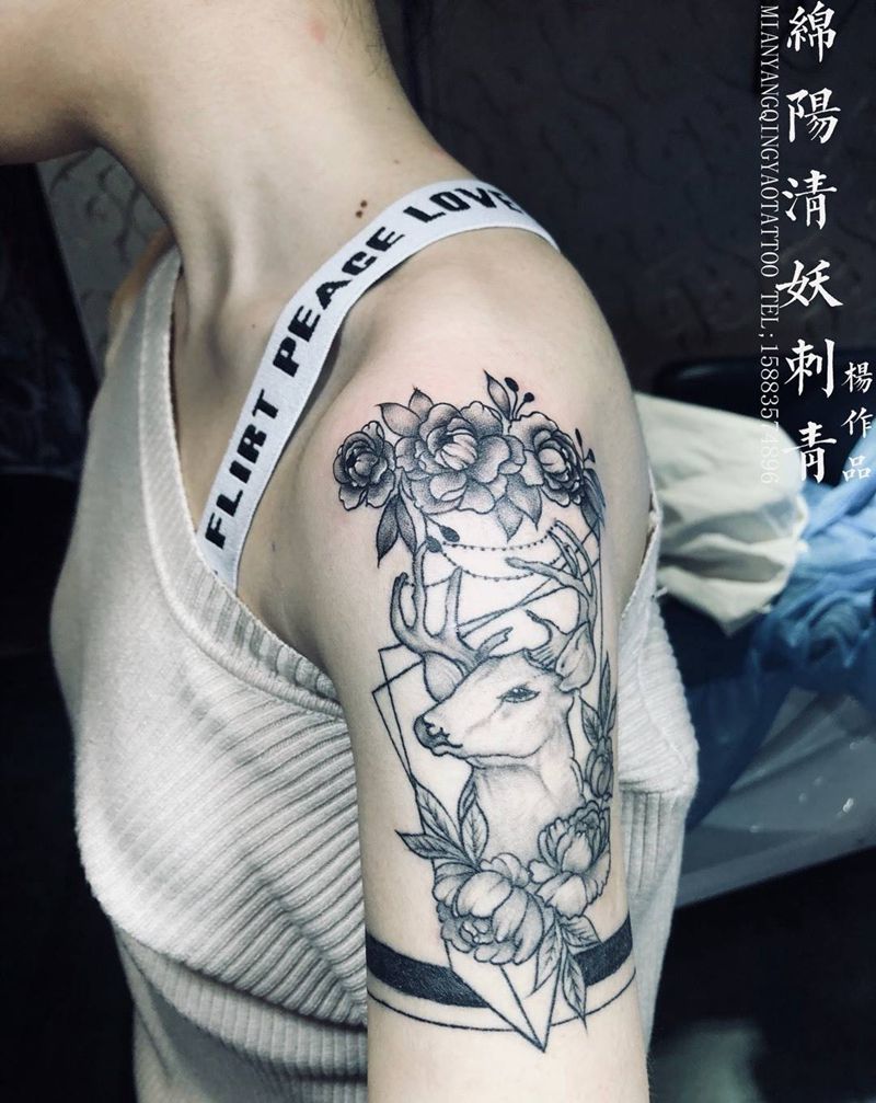 麋鹿花纹身图片