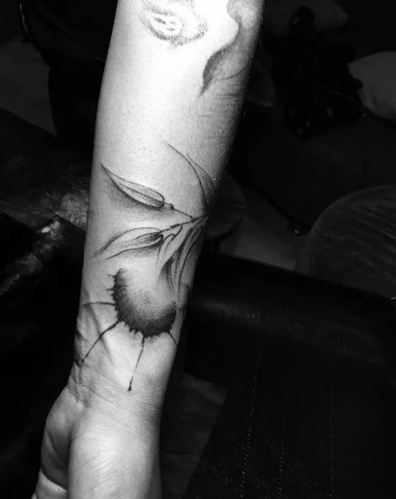 水墨竹叶纹身图片