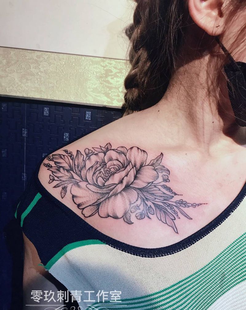胸口花纹身纹身图片