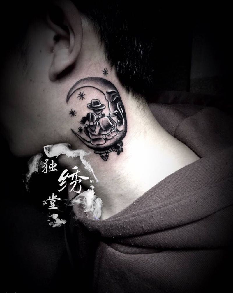 欧美风纹身图片_颈部纹身图案