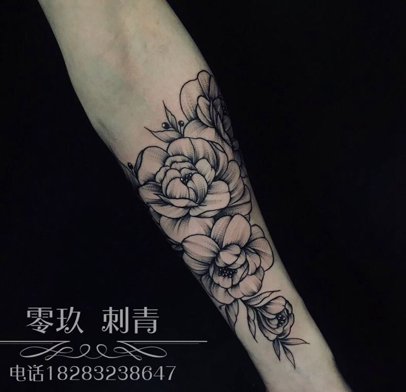 素花纹身图片_手臂点刺纹身图案