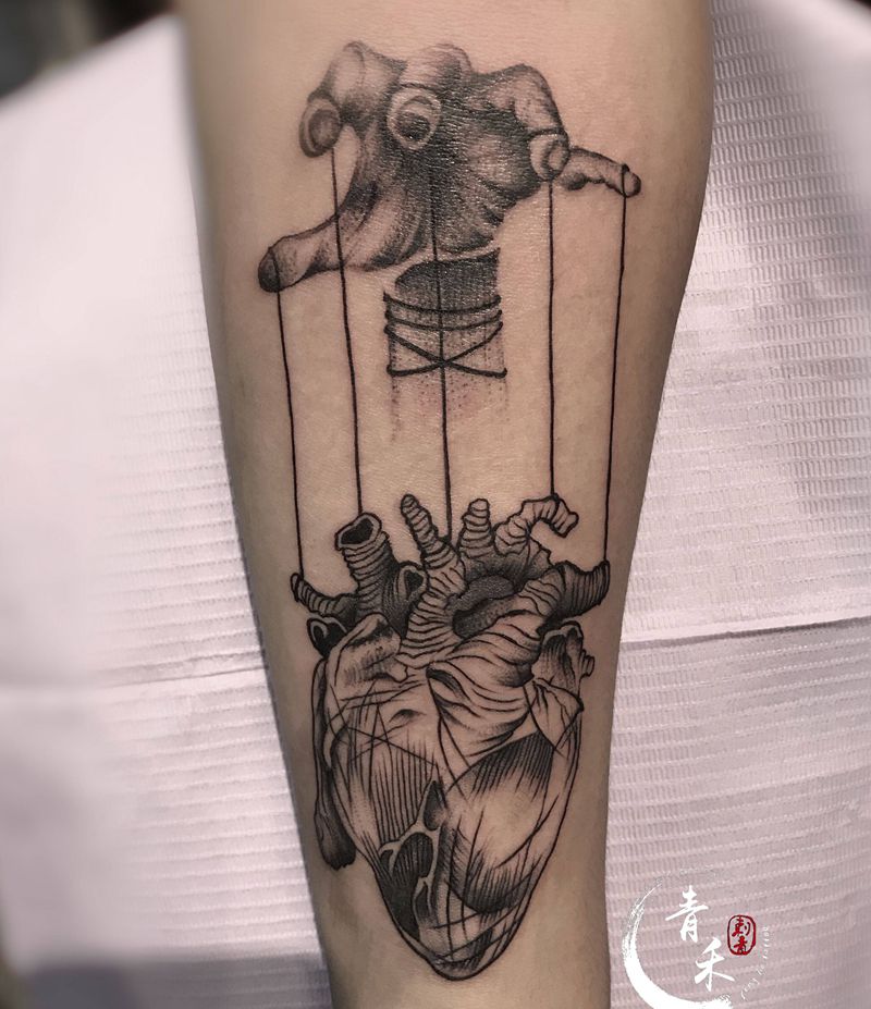 甩针纹身图片_欧美写实纹身图案