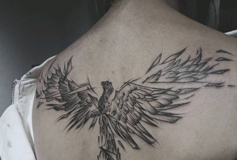 两只纹身图片_背部翅膀纹身图案