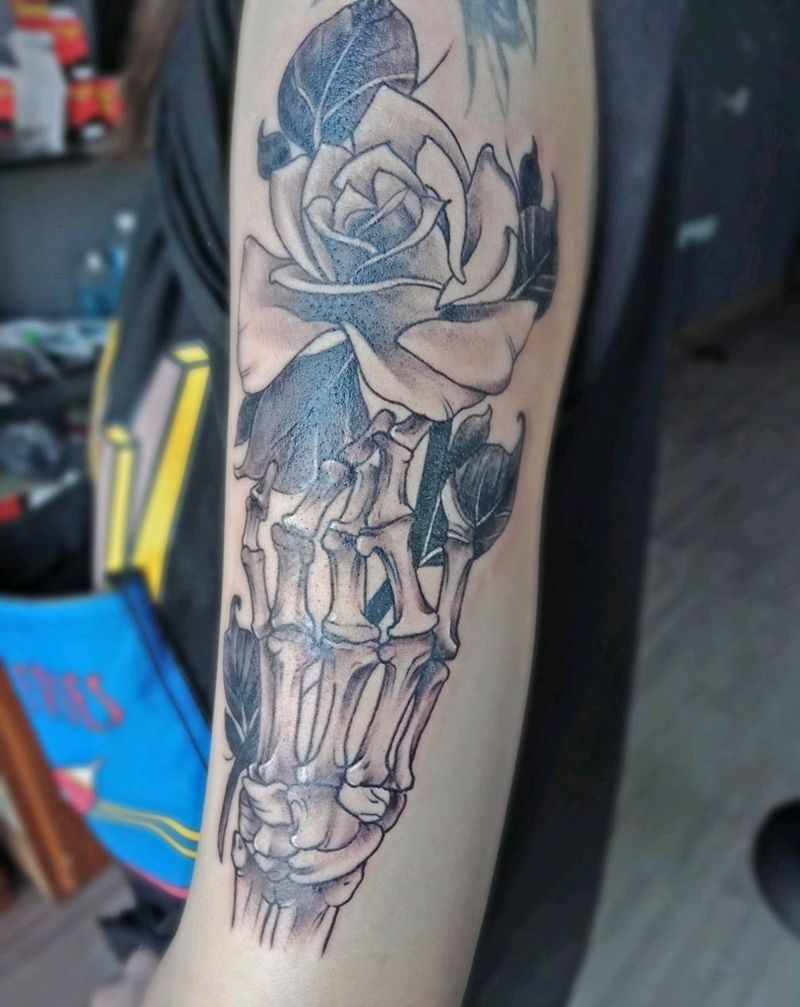 玫瑰纹身图片_手臂玫瑰   欧美纹身图案