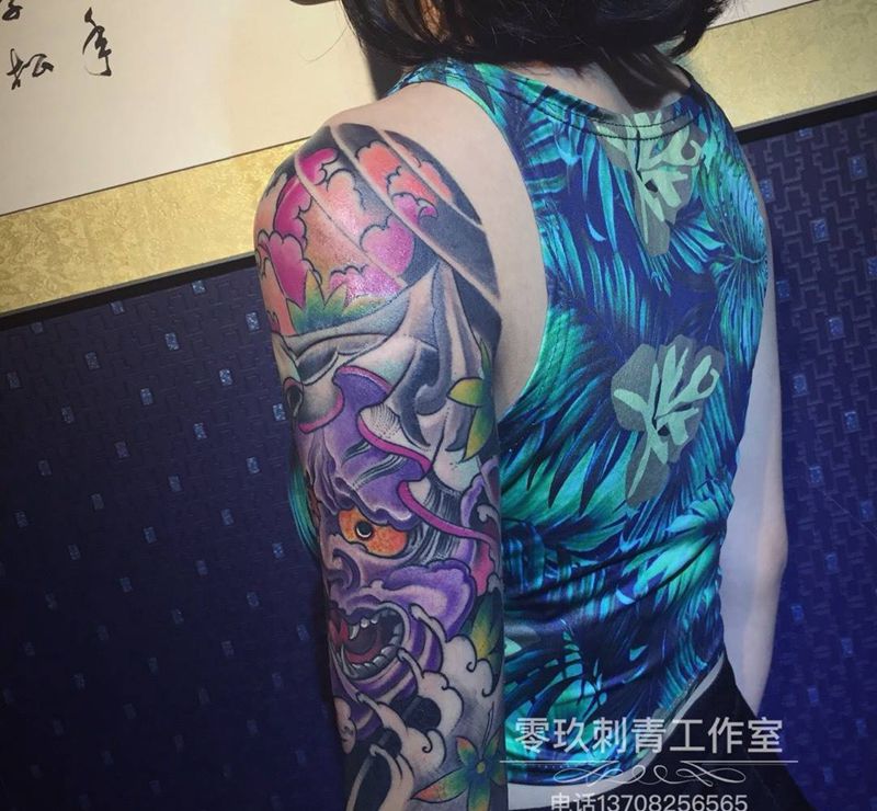 大臂彩色般若纹身图片