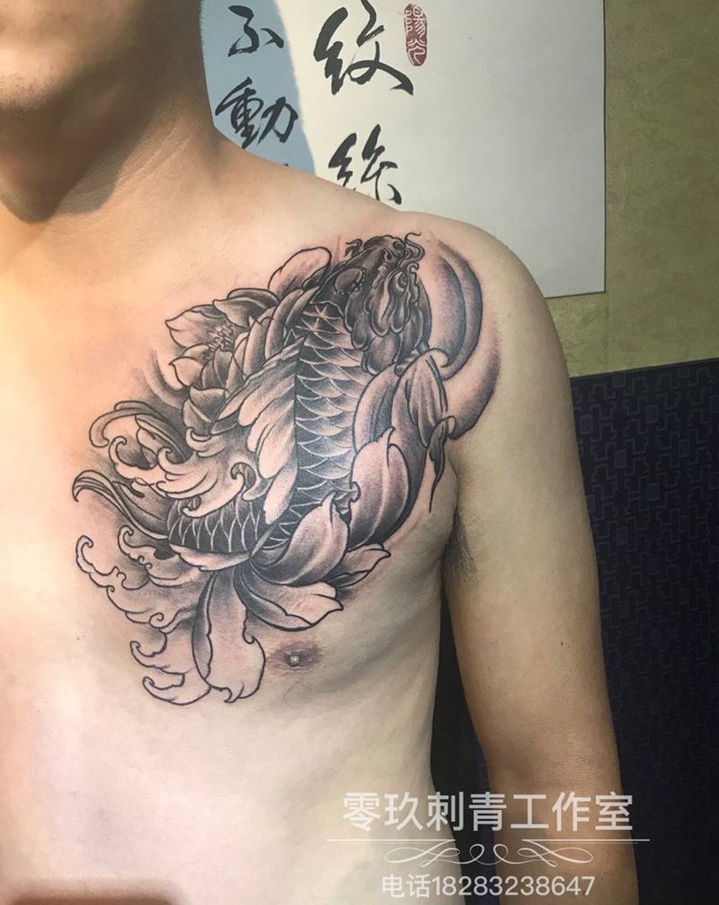 锦鲤胸口纹身图片