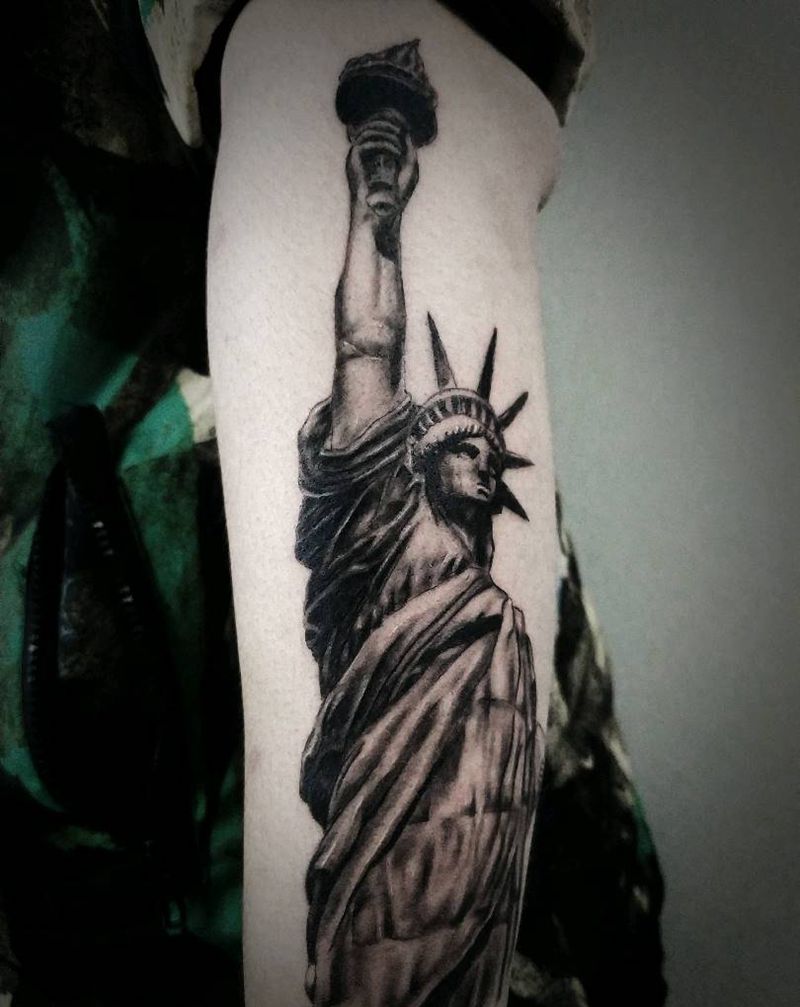 自由女神纹身图片_手臂欧美写实自由女神纹身图案