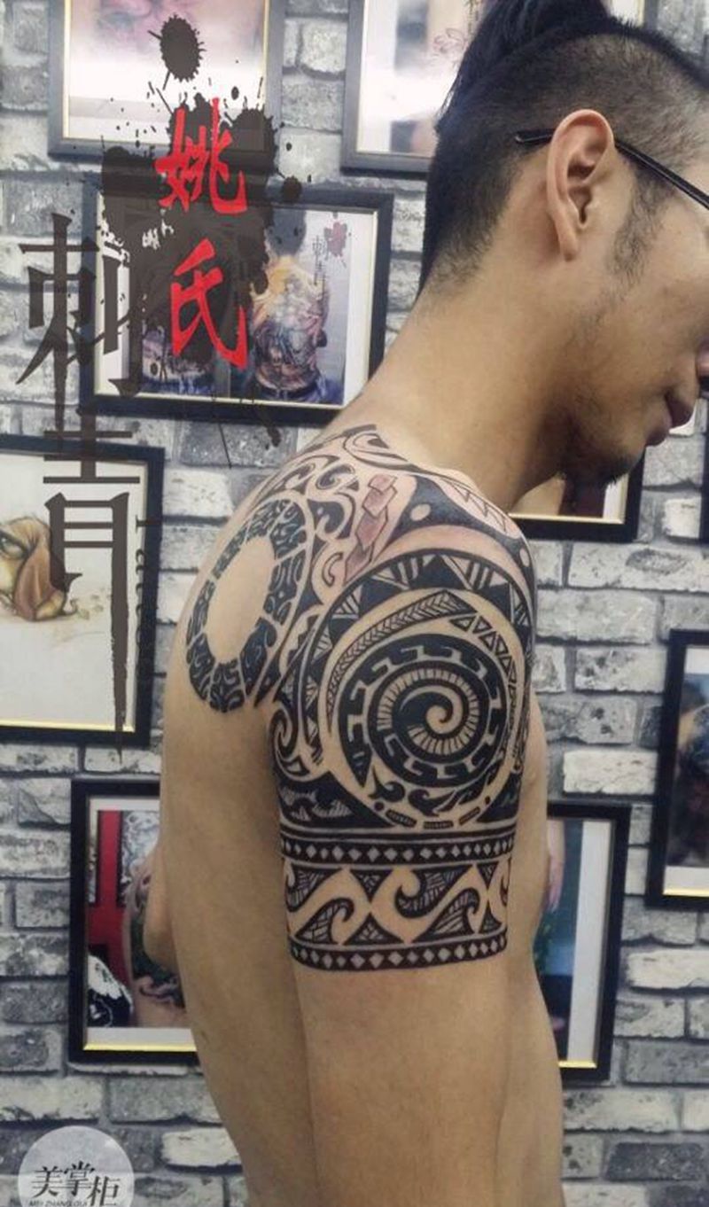 玛雅图腾，锦鲤遮盖狼头纹身图片_传统手臂胸部纹身图案