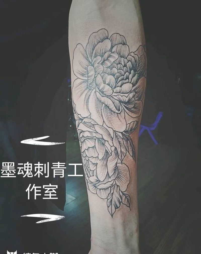 花纹身图片_手臂点刺花纹身图案