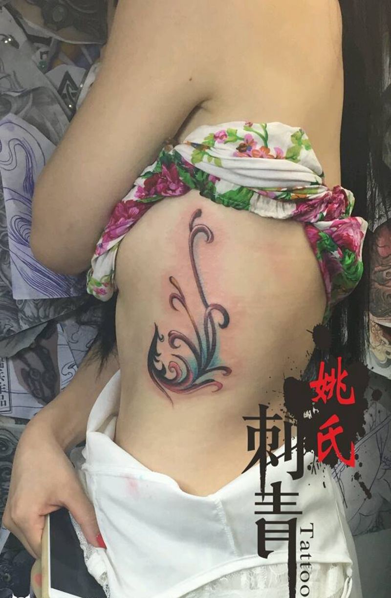 性感的位置纹身图片